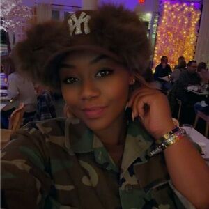 Meet your Posher, Sanina